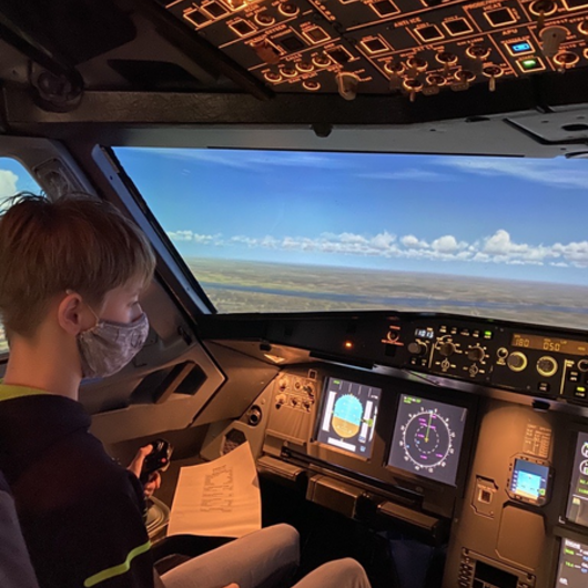 Reinschnuppern in das Programm der Flight Kids Academy