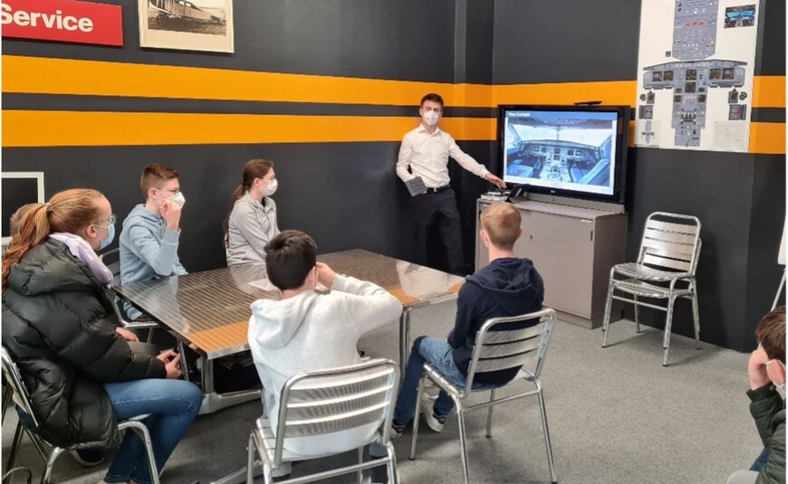 Reinschnuppern in das Programm der Flight Kids Academy